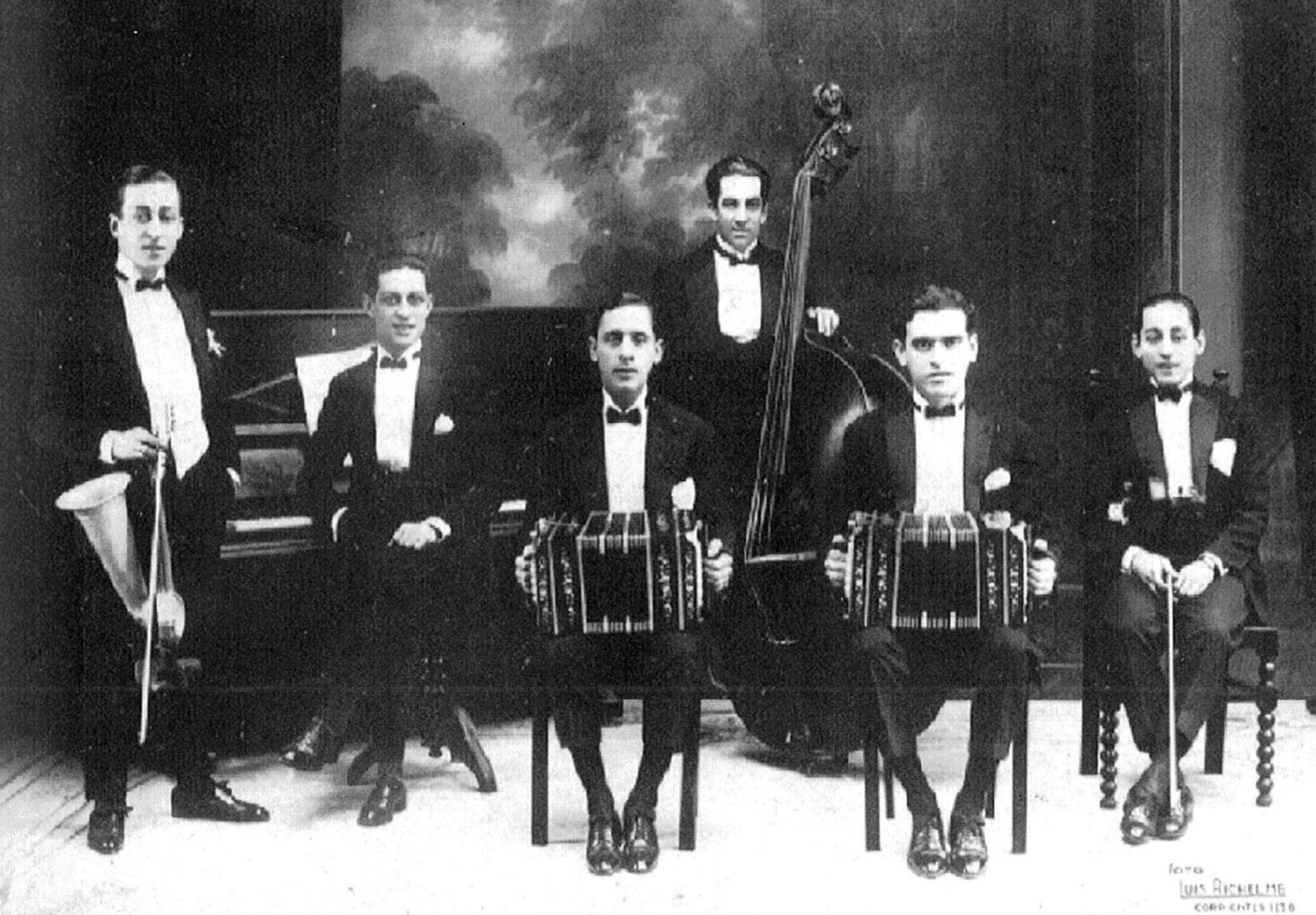 julio de caro.jpg